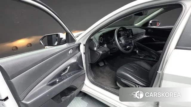 Hyundai Avante (CN7) 2022 Серебристо-серый из Кореи, фото 3