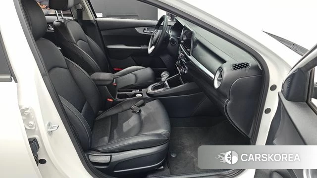 Kia The New K3 2nd generation 2022 Белый из Кореи, фото 3