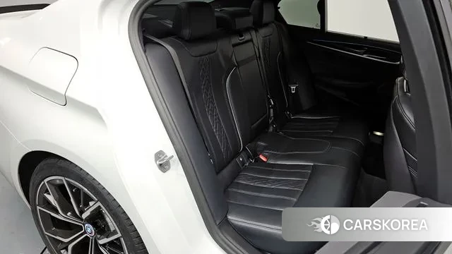 BMW 5 Series (G30) 2022 Белый из Кореи, фото 3