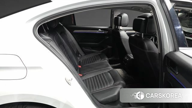 Volkswagen Passat GT (B8) 2021 Белый из Кореи, фото 3
