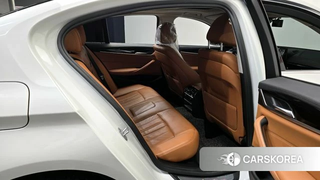 BMW 5 Series (G30) 2018 Белый из Кореи, фото 3