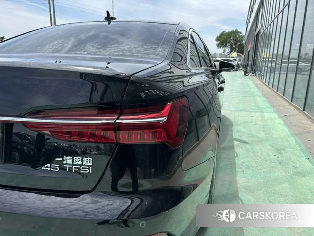 Audi A6L 2023 Черный из Китая, фото 3