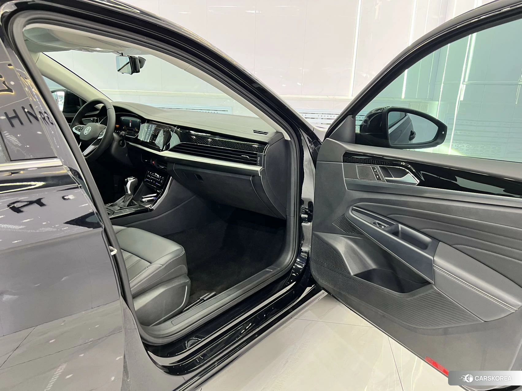 Volkswagen Passat 2023 Черный из Китая, фото 3