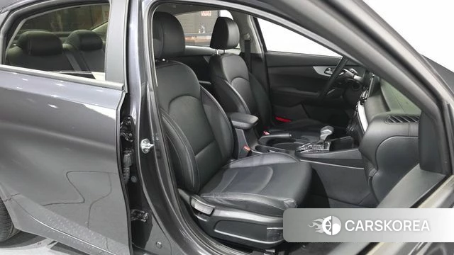 Kia The New K3 2nd generation 2023 Серый из Кореи, фото 3