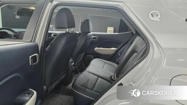 Hyundai Venue 2023 Серебристо-серый из Кореи, фото 3