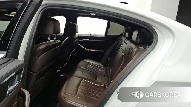 BMW 5 Series (G30) 2018 Белый из Кореи, фото 3