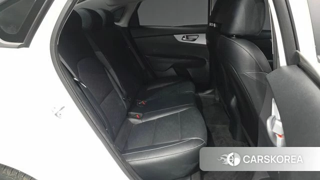 Kia The New K3 2nd generation 2022 Белый из Кореи, фото 3