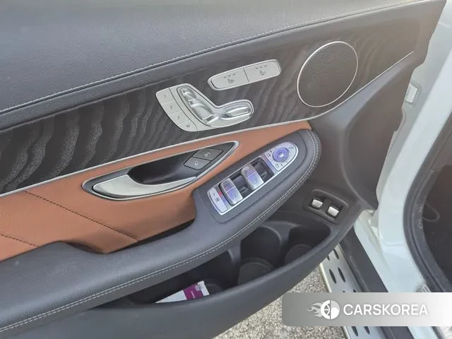 Mercedes-Benz GLC-Class X253 2023 Белый из Кореи, фото 3