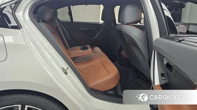 BMW 5 Series (G60) 2025 Белый из Кореи, фото 3