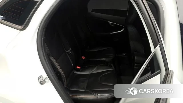 Volvo V40 Cross-Country 2019 Белый из Кореи, фото 3