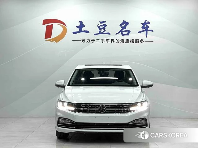 Volkswagen Bora 2022 Белый из Китая, фото 3