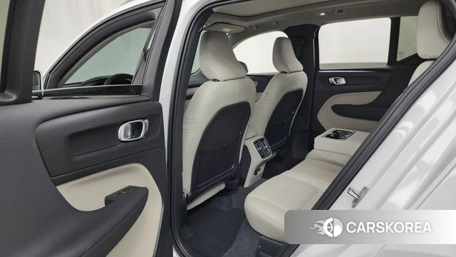 Volvo XC40 2024 Белый из Кореи, фото 3