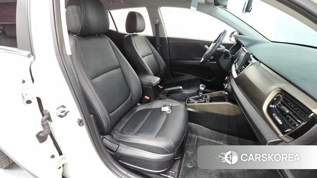 Kia Stonic 2018 Белый из Кореи, фото 3