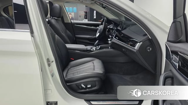 BMW 5 Series (G30) 2019 Белый из Кореи, фото 3