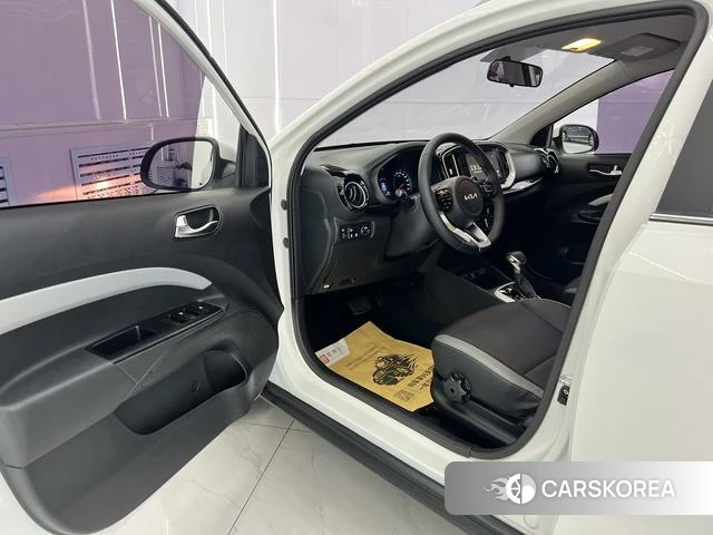 Kia Yi Ran 2023 Белый из Китая, фото 3