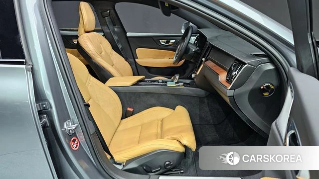 Volvo V60 Cross-Country 2nd Generation 2021 Серый из Кореи, фото 3
