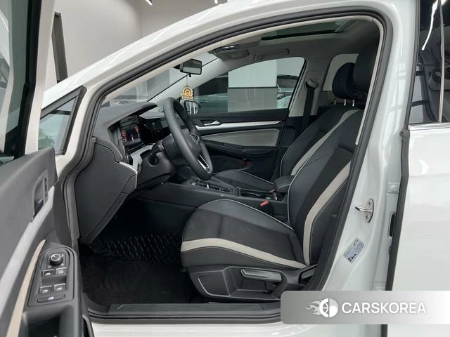 Volkswagen Golf 2023 Белый из Китая, фото 3