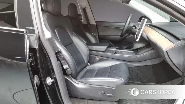 Tesla Model Y 2021 Черный из Кореи, фото 3