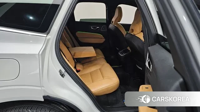 Volvo XC60 second Generation 2022 Белый из Кореи, фото 3