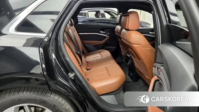 Audi e-Tron 2020 Черный из Кореи, фото 3