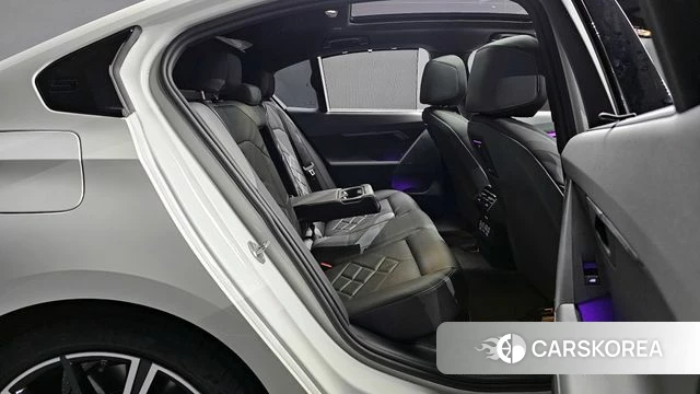 BMW 5 Series (G60) 2025 Белый из Кореи, фото 3