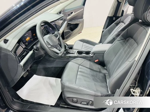 Volkswagen Passat 2022 Черный из Китая, фото 3