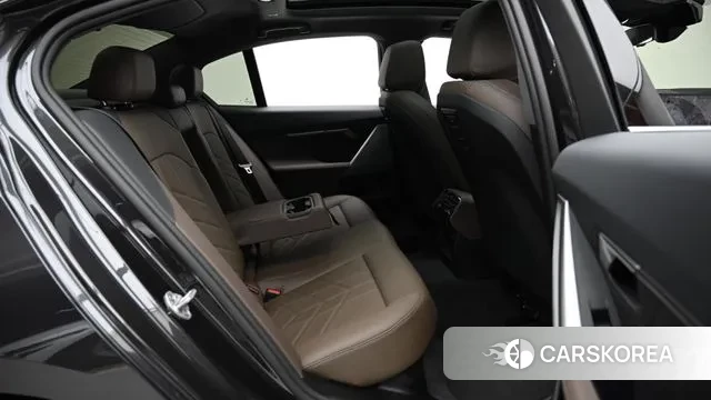 BMW 5 Series (G60) 2024 Черный из Кореи, фото 3