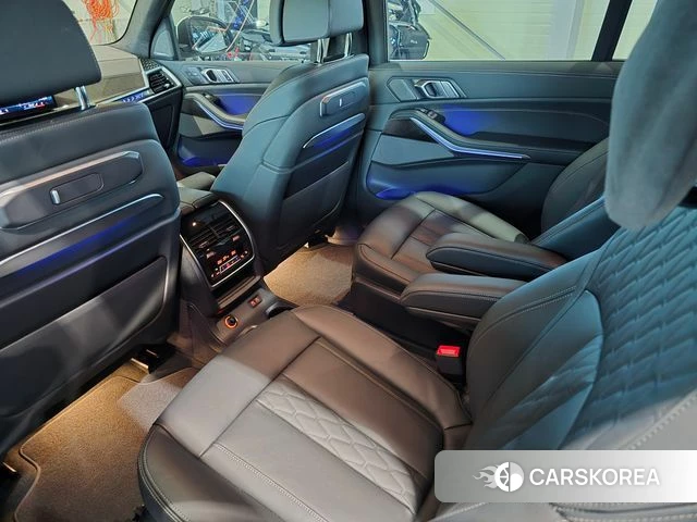 BMW X7 (G07) 2025 Белый из Кореи, фото 3