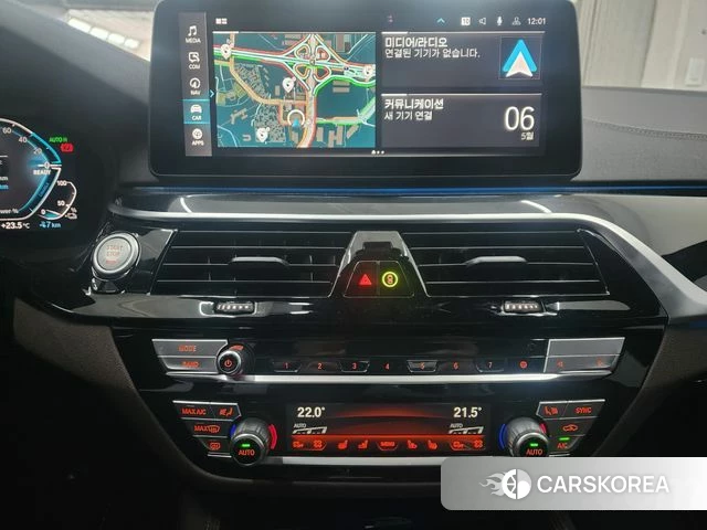 BMW 5 Series (G60) 2023 Серебристо-серый из Кореи, фото 3