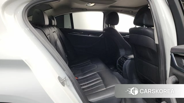 BMW 5 Series (G30) 2019 Белый из Кореи, фото 3
