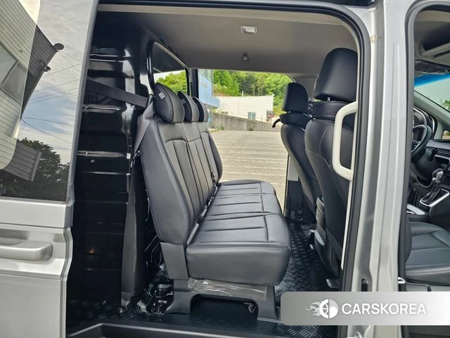 Hyundai Staria 2023 Серебряный из Кореи, фото 3