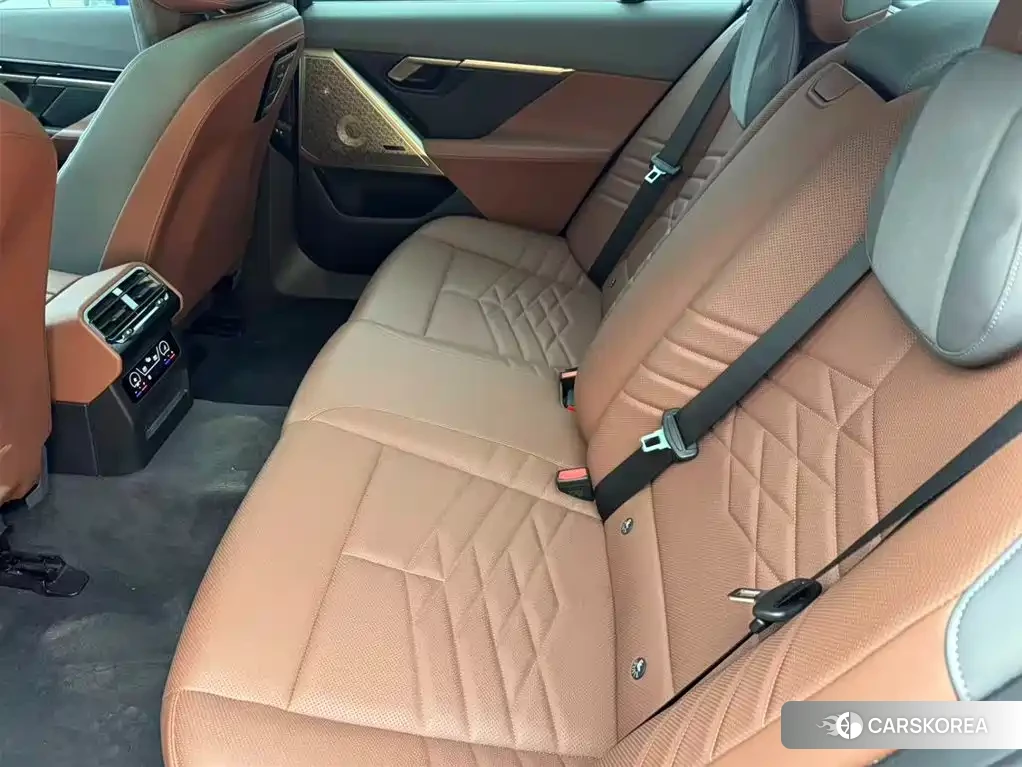 BMW 5 series 2024 Silver/gray из Китая, фото 3