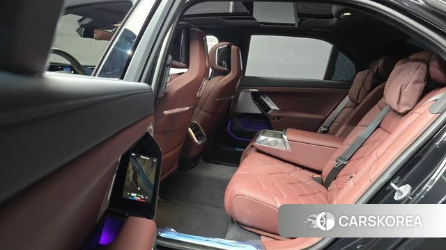 BMW 7 Series (G70) 2025 Черный из Кореи, фото 3