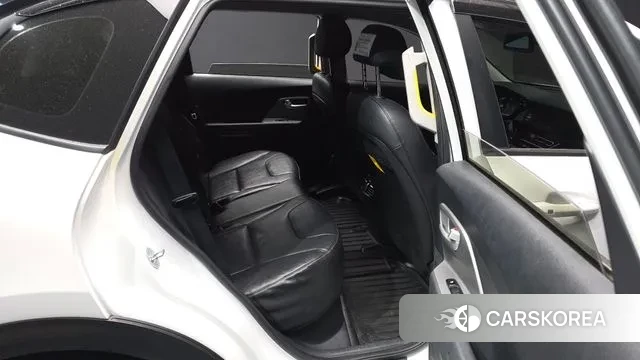 Kia Niro Plus 2023 Белый из Кореи, фото 3