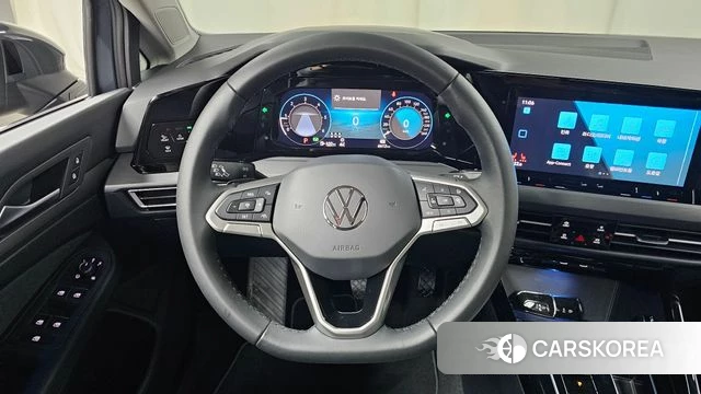 Volkswagen Golf 8th Generation 2024 Серый из Кореи, фото 3