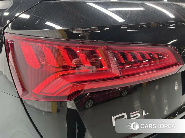 Audi Q5L 2021 Черный из Китая, фото 3