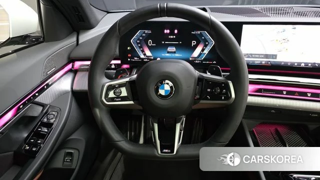 BMW 5 Series (G60) 2026 Светло-серебряный цвет из Кореи, фото 3