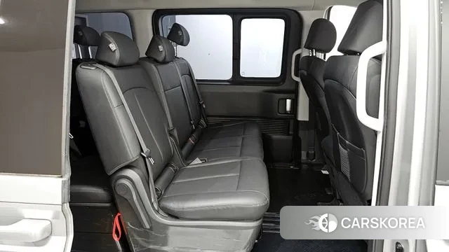 Hyundai Staria 2023 Серебристо-серый из Кореи, фото 3