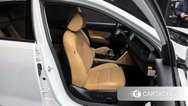 Kia K7 Premier Hybrid 2021 Белый из Кореи, фото 3