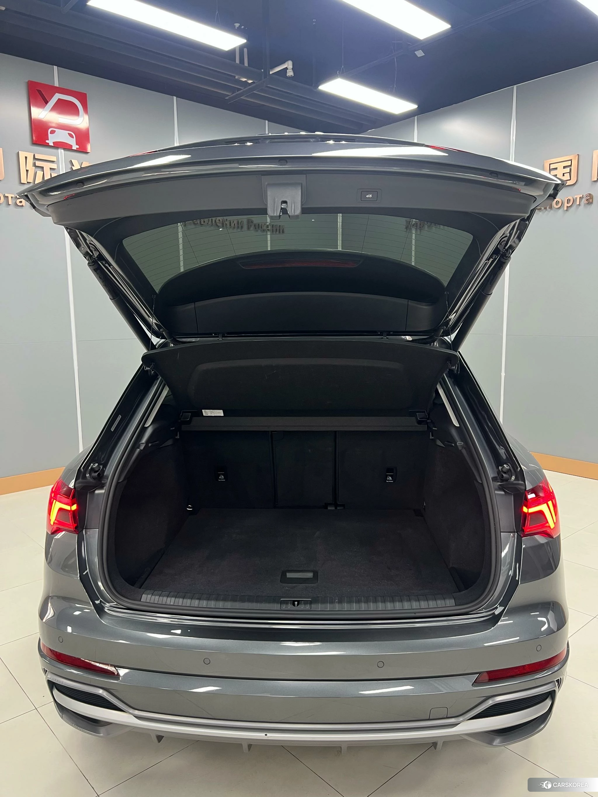Audi Q3 2020 Темно-серый из Китая, фото 3