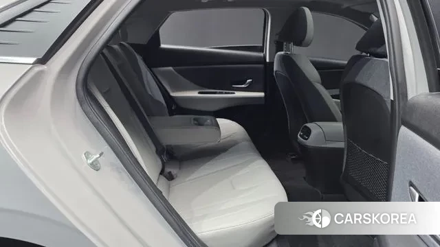 Hyundai Avante (CN7) 2021 Серебристо-серый из Кореи, фото 3