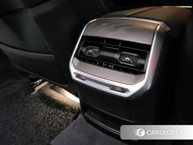 BMW 7 Series (G70) 2023 Черный из Кореи, фото 3