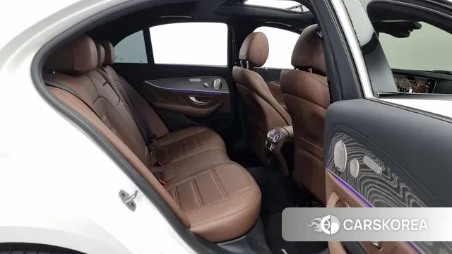 Mercedes-Benz E-Class W213 2023 Белый из Кореи, фото 3