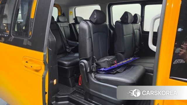 Hyundai Staria 2023 Желтый из Кореи, фото 3