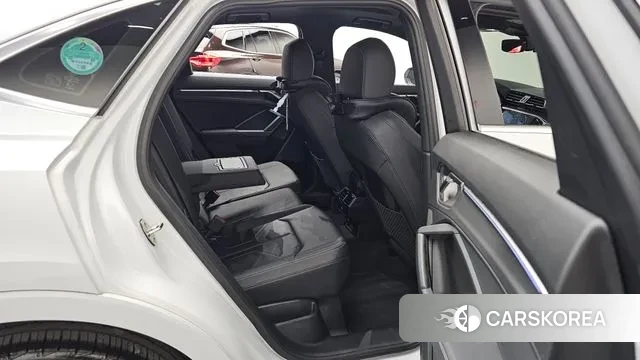 Audi Q3 (F3) 2023 Белый из Кореи, фото 3