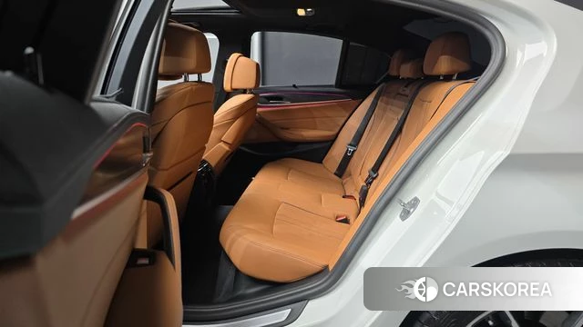 BMW 5 Series (G30) 2023 Белый из Кореи, фото 3
