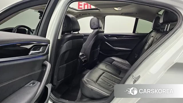 BMW 5 Series (G30) 2018 Белый из Кореи, фото 3