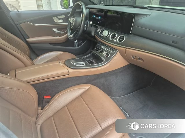 Mercedes-Benz E-Class W213 2022 Белый из Кореи, фото 2