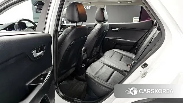 Kia Stonic 2018 Белый из Кореи, фото 3