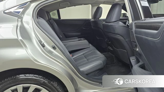 Lexus ES300h 7th generation 2022 Серебристо-серый из Кореи, фото 3